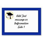 卒業式キャップ(ディプロマ付き) – 濃い青の背景 テーブルナンバー (正面)