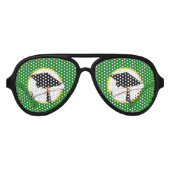 卒業式キャップ（ディプロマ付き） – 緑の背景 アビエーターサングラス (正面)