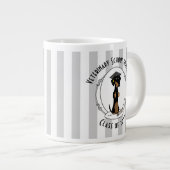卒業式ダックスシュント（黒とタン） – かわいい犬 ジャンボコーヒーマグカップ (正面右)