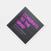 卒業式ネオンピンクタイポグラフィモダンおめでとう スタンダードランチョンナプキン (角)