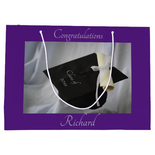 卒業式パープルキャップ&ディプロマパーソナライズされたー ラージペーパーバッグ (裏面)
