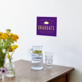 卒業式パープル卒業パーティーへのおめでとう 箔ポスター (レイダウン (キッチン))