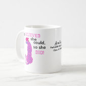卒業式ピンク信じヒョウ彼女は出来た コーヒーマグカップ (正面左)