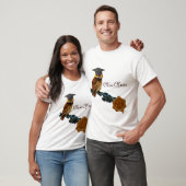 卒業式フクロウ及びブラウンワックスシールモノグラム Tシャツ (ユニセックス)