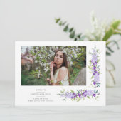 卒業式ロマンチックな紫色の色合い花の写真 招待状 (スタンド正面)