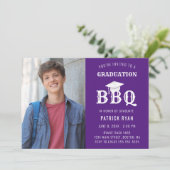 卒業式BBQパーティーフォトパープルホワイトグラードキャップ 案内状 (スタンド正面)
