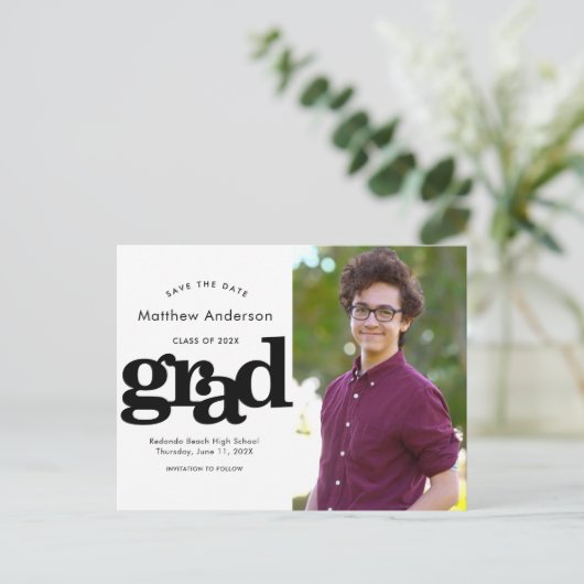 卒業日救付フォト白黒タイポグラフィ インビテーションポストカード (スタンド正面)