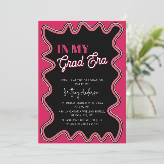卒業時代にピンクと黒の波状の卒業式 招待状 (スタンド正面)