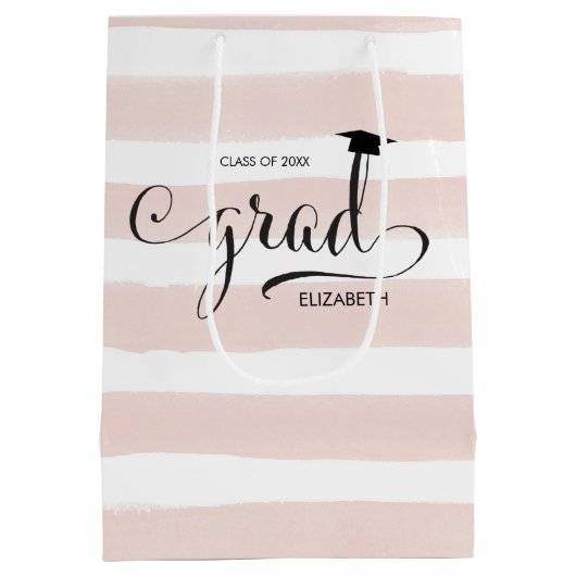 卒業生の帽子のピンクのストライプ ミディアムペーパーバッグ (裏面)