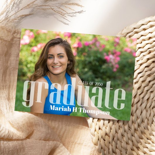 卒業生の白黒ミニマルモダンリスト写真 案内状