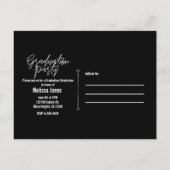 卒業生の白黒モダン写真 インビテーションポストカード (裏面)