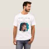 卒業生を誇りに思う現代の父|写真 Tシャツ (正面フル)