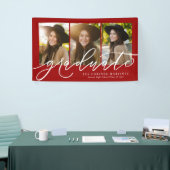 卒業生モダン3名の写真を赤く表示 横断幕 (トレードショー)