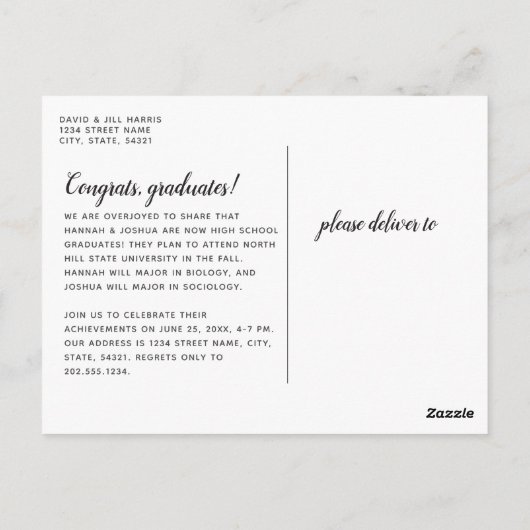 卒業生2名が卒業写真を二重に ポストカード (裏面)