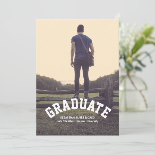 卒業男らしモダンパーソナライズされた 案内状 (スタンド正面)