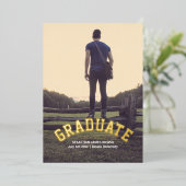 卒業男らしモダンパーソナライズされた 箔招待状 (立ち正面)