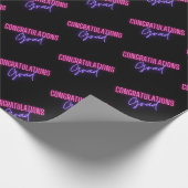 卒業祝いの卒業式ピンクの紫の黒 ラッピングペーパー (角)