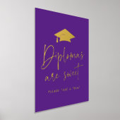 卒業証書は甘い紫の卒業式パーティー 箔ポスター (レイダウン)