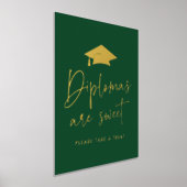 卒業証書は甘い緑の卒業式パーティー 箔ポスター (レイダウン)