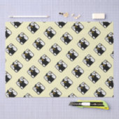 卒業証書を授与される学生 薄葉紙 (クラフト)