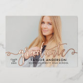 卒業証書 ローズゴールド モダン スクリプト 卒業写真 箔招待状 (正面)