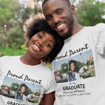 卒業誇りを持った者の親 |写真 Tシャツ<br><div class="desc">誇りを持った卒業モダンTシャツの親。写真とテンプレートの文字を取り上げ読て誇りを持った、「卒業生の親、学校/大学とクラスの名前」。eyは簡単に編集され、言うことカスタマイズは、母親、パパ、叔母、叔父、おばあちゃんとすべてのすべてのフォントのスタイル、サイズと色は簡単に変更することができクリックるカスタマイズ後の更なるリンクです。</div>