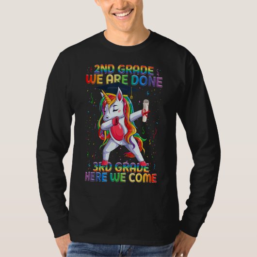 卒業2年生の魔法のユニコーン Tシャツ (正面)