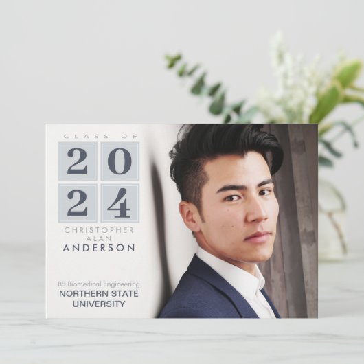 卒業 |スクウェアモダングレー&ネイビー写真 招待状 (スタンド正面)