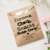 卒業.卒業証書?チェック。スナック？チェック。クラフト フェイバーバッグ (封をした状態)