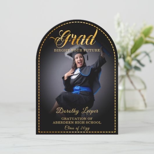 卒業。 黄金の手であなたの未来を輝かせよう。 招待状 (スタンド正面)