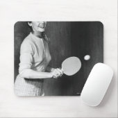 卓球を遊んでいる女性 マウスパッド (マウス)