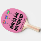 卓球ラケット – 古いワインを飲む，デート若い男性 (横)