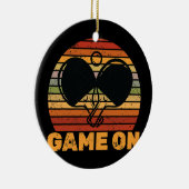 卓球大学選手の卓球ポンゲーム  セラミックオーナメント (右)