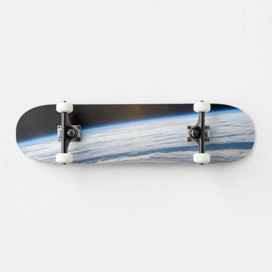 南のインディアン海の曇り。 スケートボード (横)