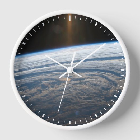 南のインディアン海の曇り。 壁時計 (正面)