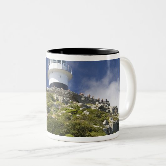 南アフリカのケープタウン。灯台 ツートーンマグカップ (正面右)