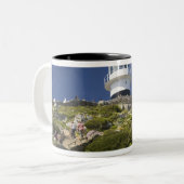 南アフリカのケープタウン。灯台 ツートーンマグカップ (正面左)