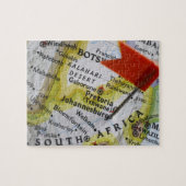 南アフリカのヨハネスバーグに置かれた地図のピン ジグソーパズル (横)