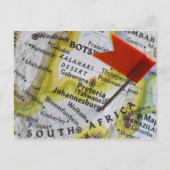 南アフリカのヨハネスバーグに置かれた地図のピン ポストカード (正面)