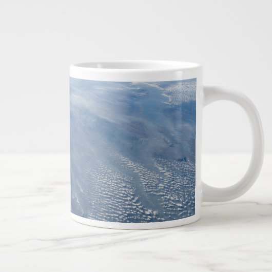 南アフリカ熱帯地方で煙が立ち昇る。 ジャンボコーヒーマグカップ (右)