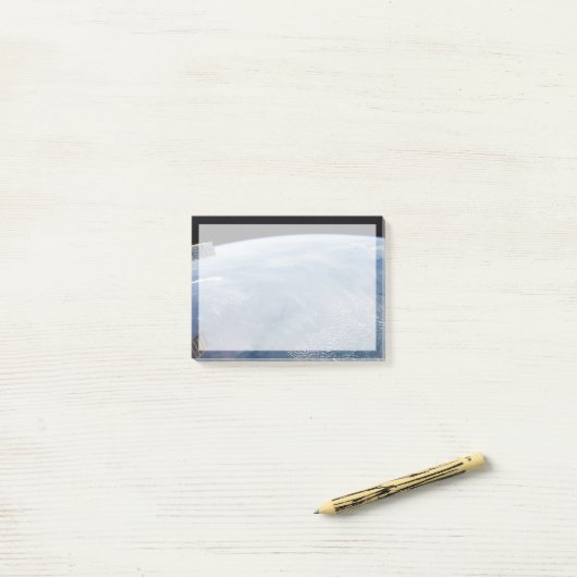 南アフリカ熱帯地方で煙が立ち昇る。 ポストイット (デスク上)