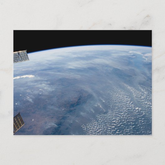 南アフリカ熱帯地方で煙が立ち昇る。 ポストカード (正面)