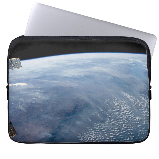 南アフリカ熱帯地方で煙が立ち昇る。 ラップトップスリーブ (正面)