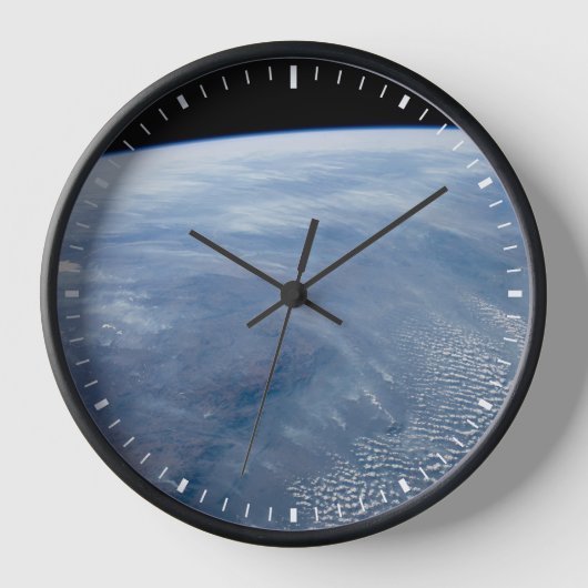 南アフリカ熱帯地方で煙が立ち昇る。 壁時計 (正面)