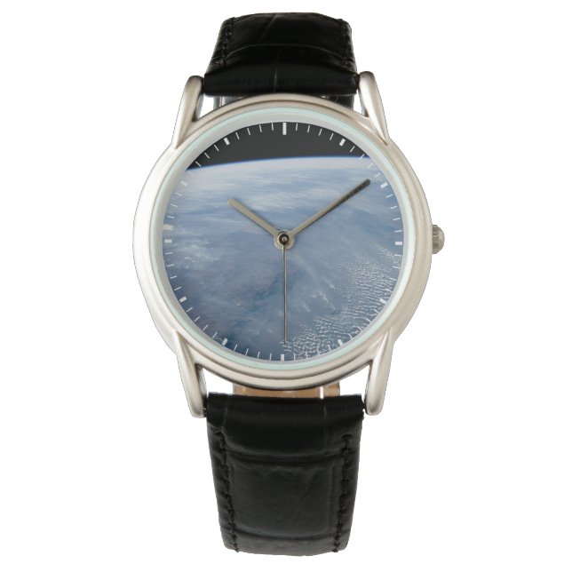 南アフリカ熱帯地方で煙が立ち昇る。 腕時計 (正面)