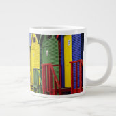 南アフリカ、西ケープ、セントジェームズ。カラフル ジャンボコーヒーマグカップ (右)