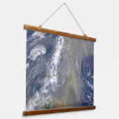 南アメリカに向かう塵 吊り下げ型タペストリー (傾斜あり)