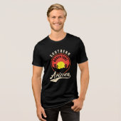 南アリゾナの冒険:砂漠の太陽とオープンロード トライブレンドTシャツ (正面全面)