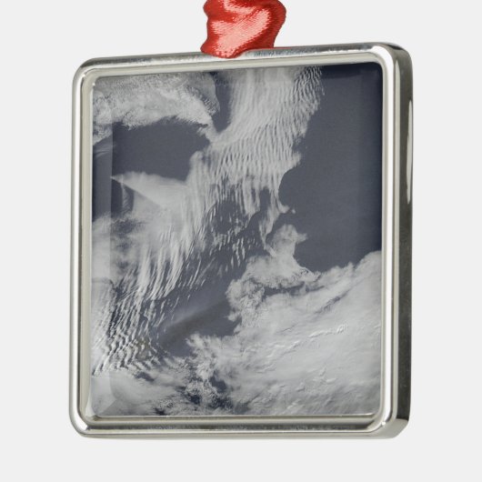 南インディアンOceの船の波の形をした雲 メタルオーナメント (左)