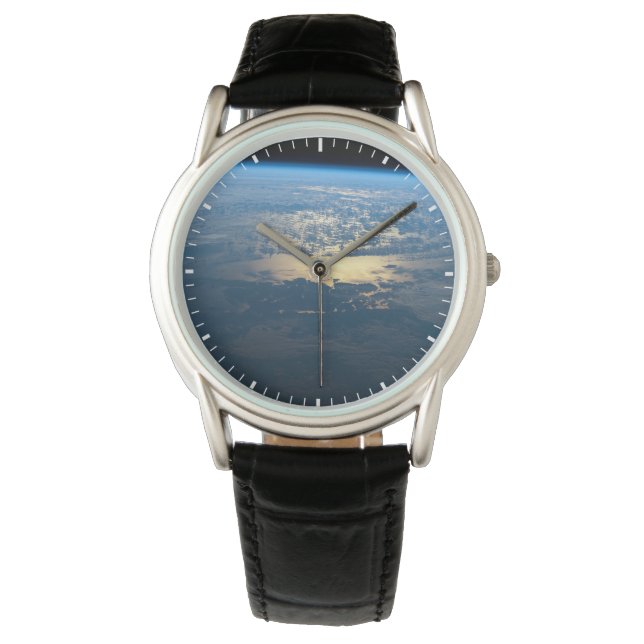 南チリのラグーナサンラファエル国立公園。 腕時計 (正面)